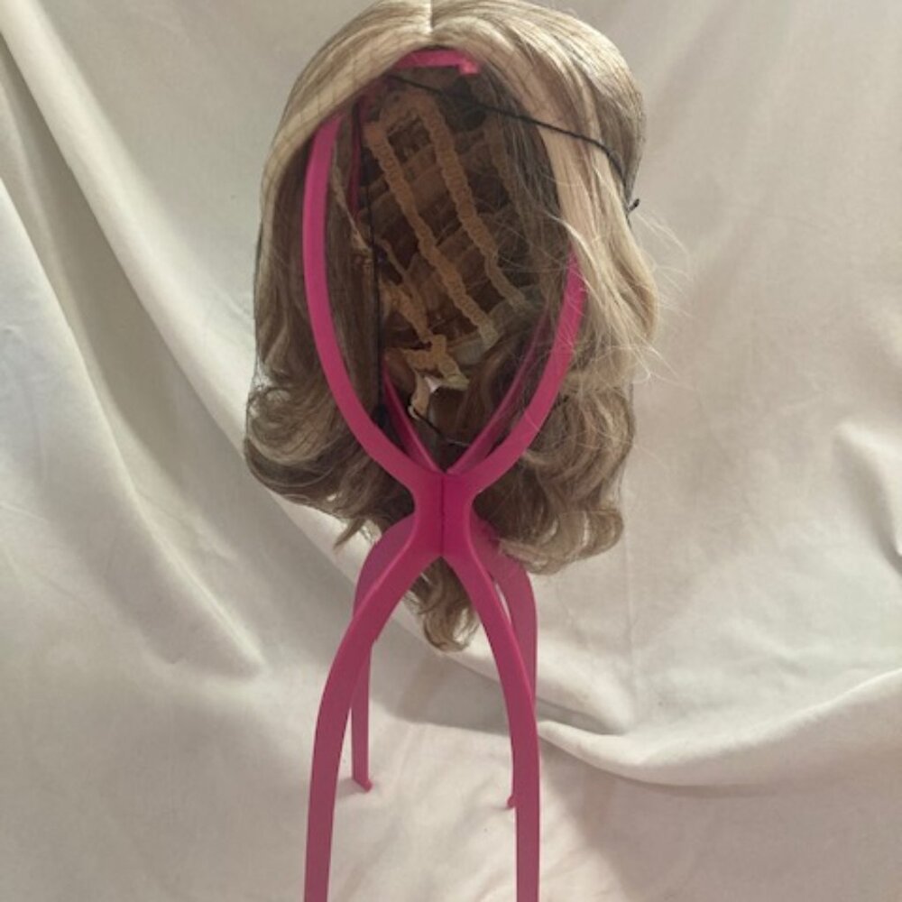 19'' Dirty Blonde Synthetic Wig